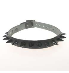 Collar Cuero Cono Pequeño Negro